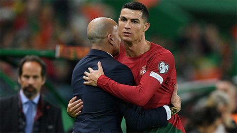 HLV trưởng Bồ Đào Nha lại nịnh nọt Ronaldo